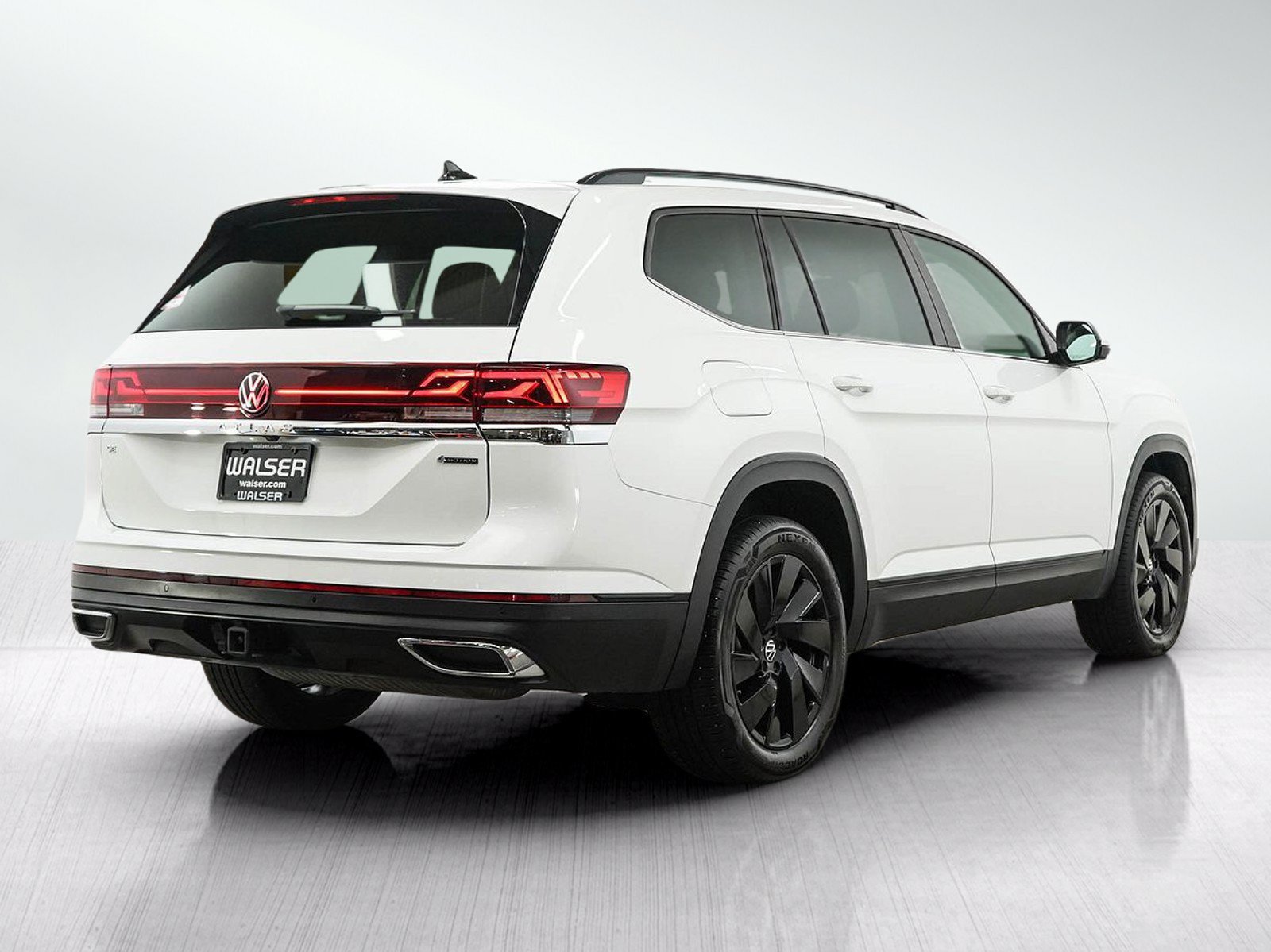 Used 2024 Volkswagen Atlas SE AWD/4WD image 5