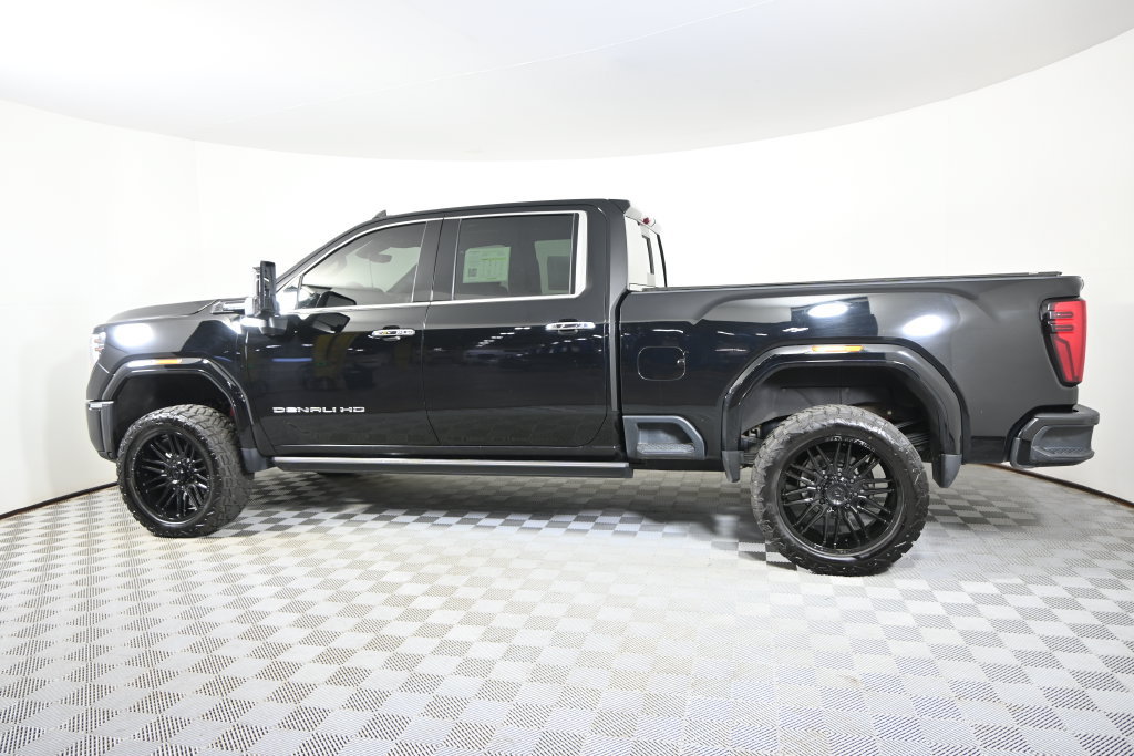 Used 2024 GMC Sierra 3500 Denali Ultimate AWD/4WD image 3