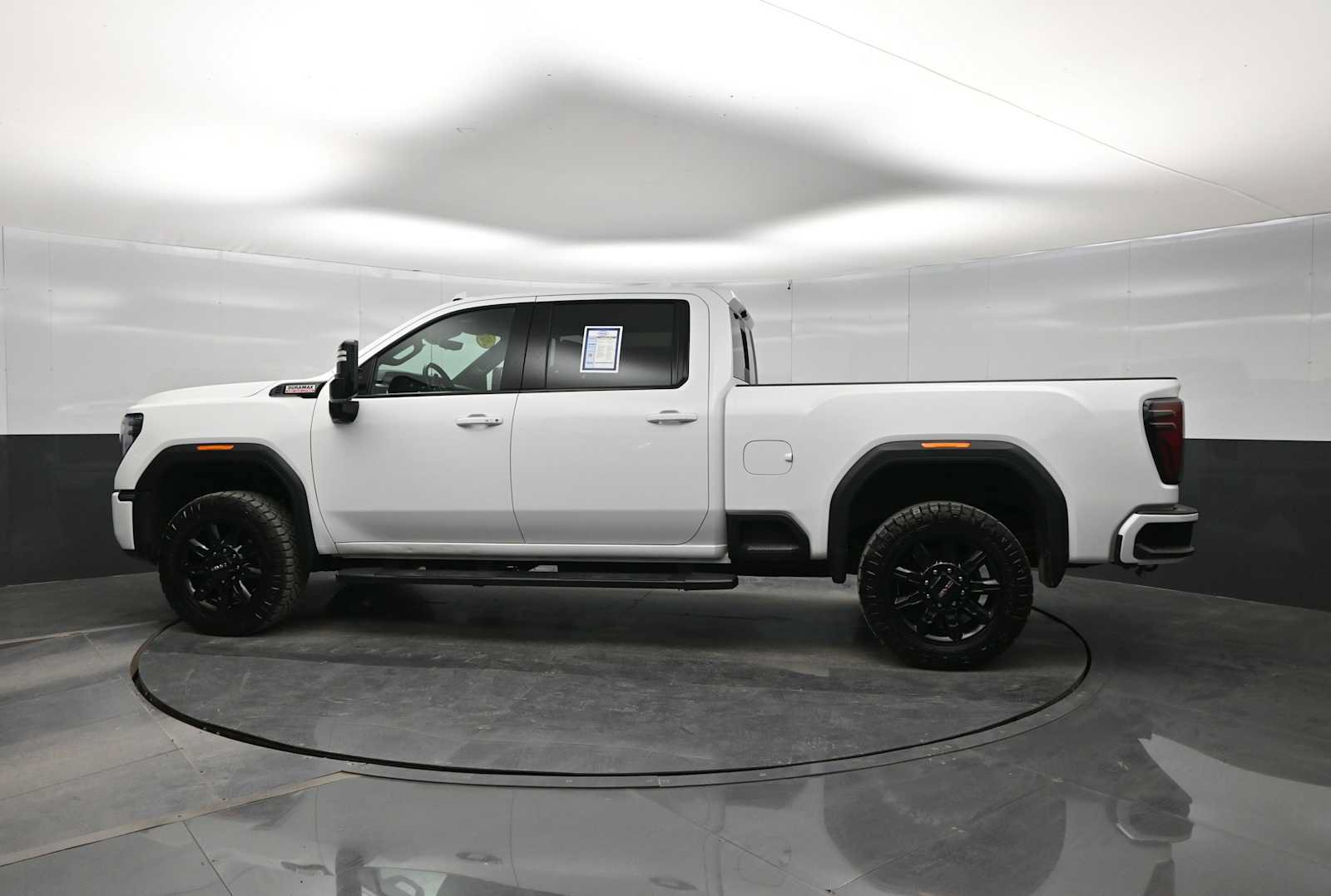Used 2024 GMC Sierra 2500 AT4 w/ AT4 Premium Plus Package AWD/4WD image 5