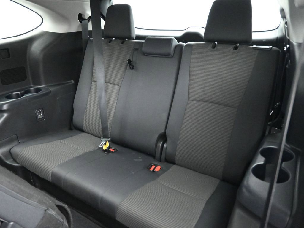 Used 2024 Toyota Highlander LE image 26