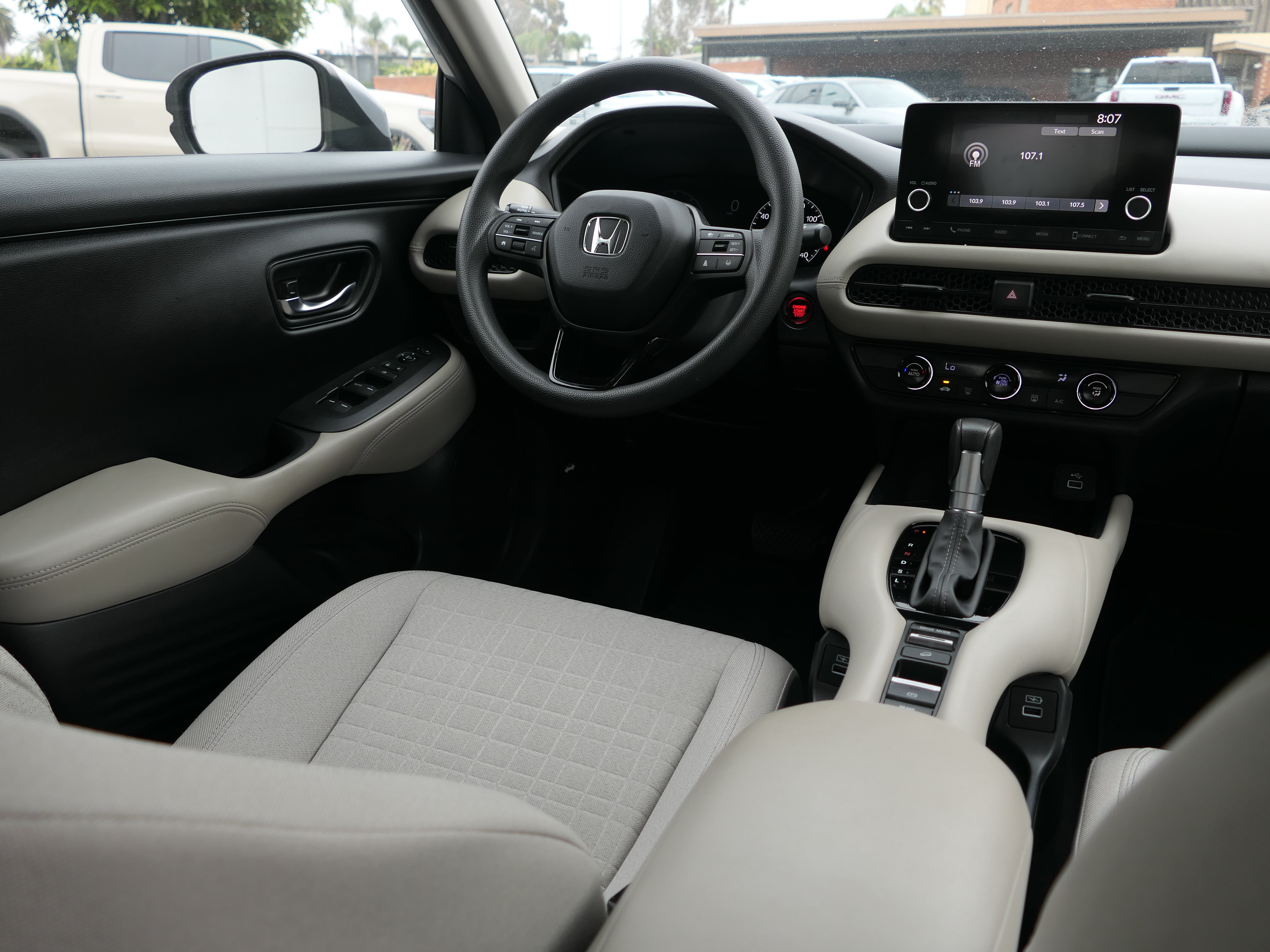 Used 2023 Honda HR-V LX image 23