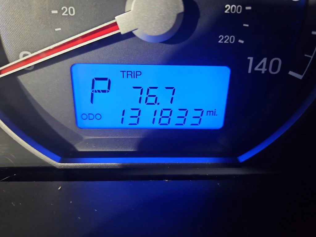 Used 2011 Hyundai Santa Fe GLS image 17