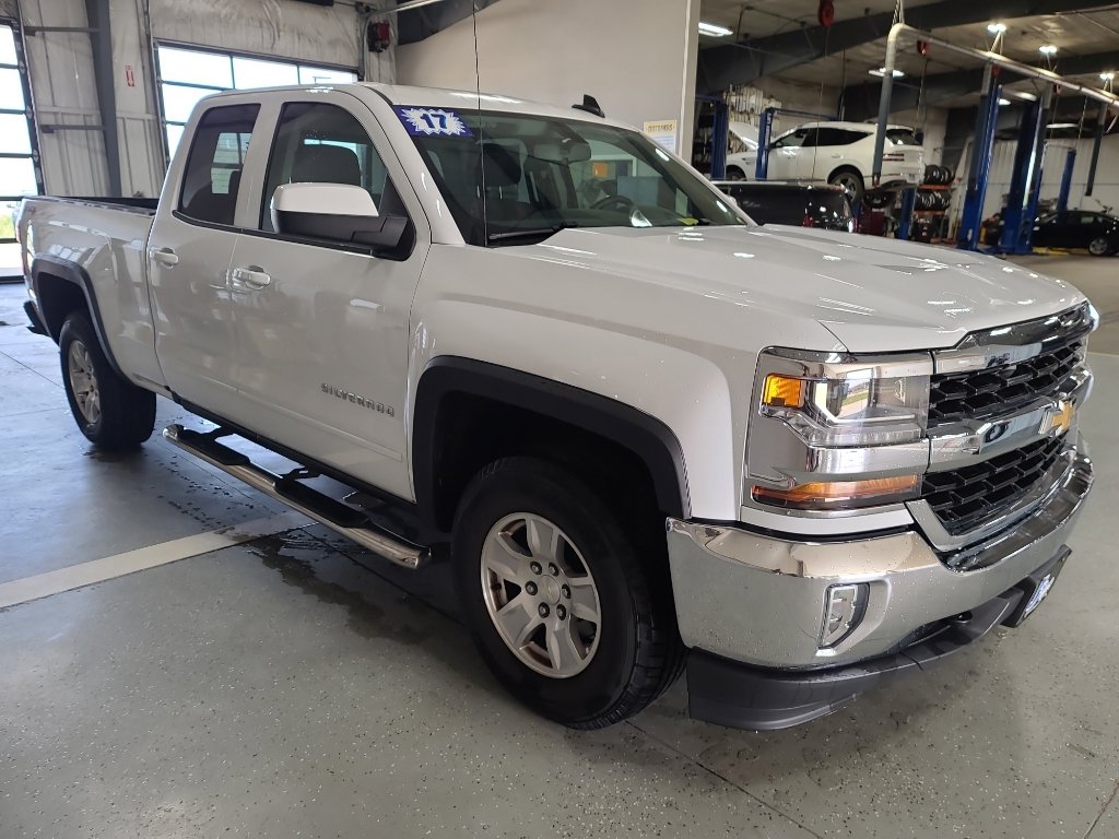 Used 2017 Chevrolet Silverado 1500 LT w/ All Star Edition AWD/4WD image 4