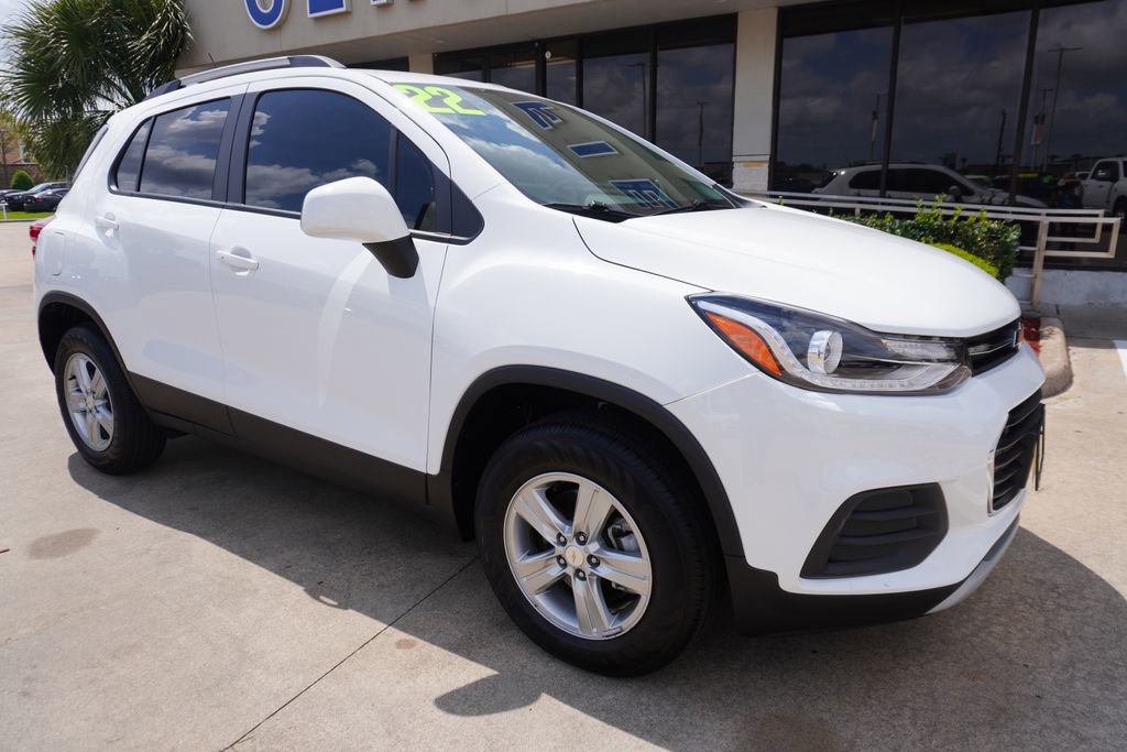 Used 2022 Chevrolet Trax LT w/ LT Convenience Package image 1