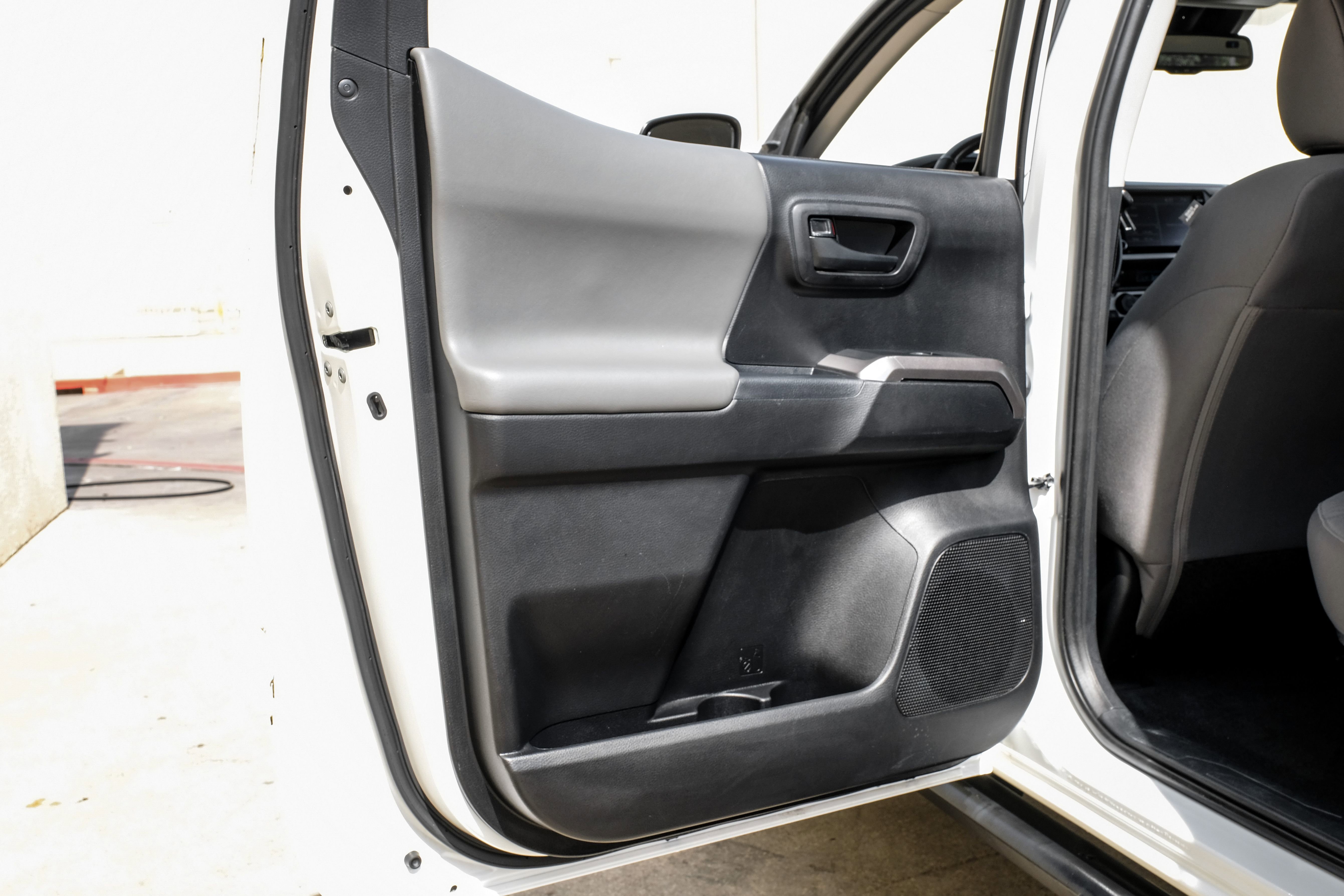 Used 2021 Toyota Tacoma SR5 RWD image 43