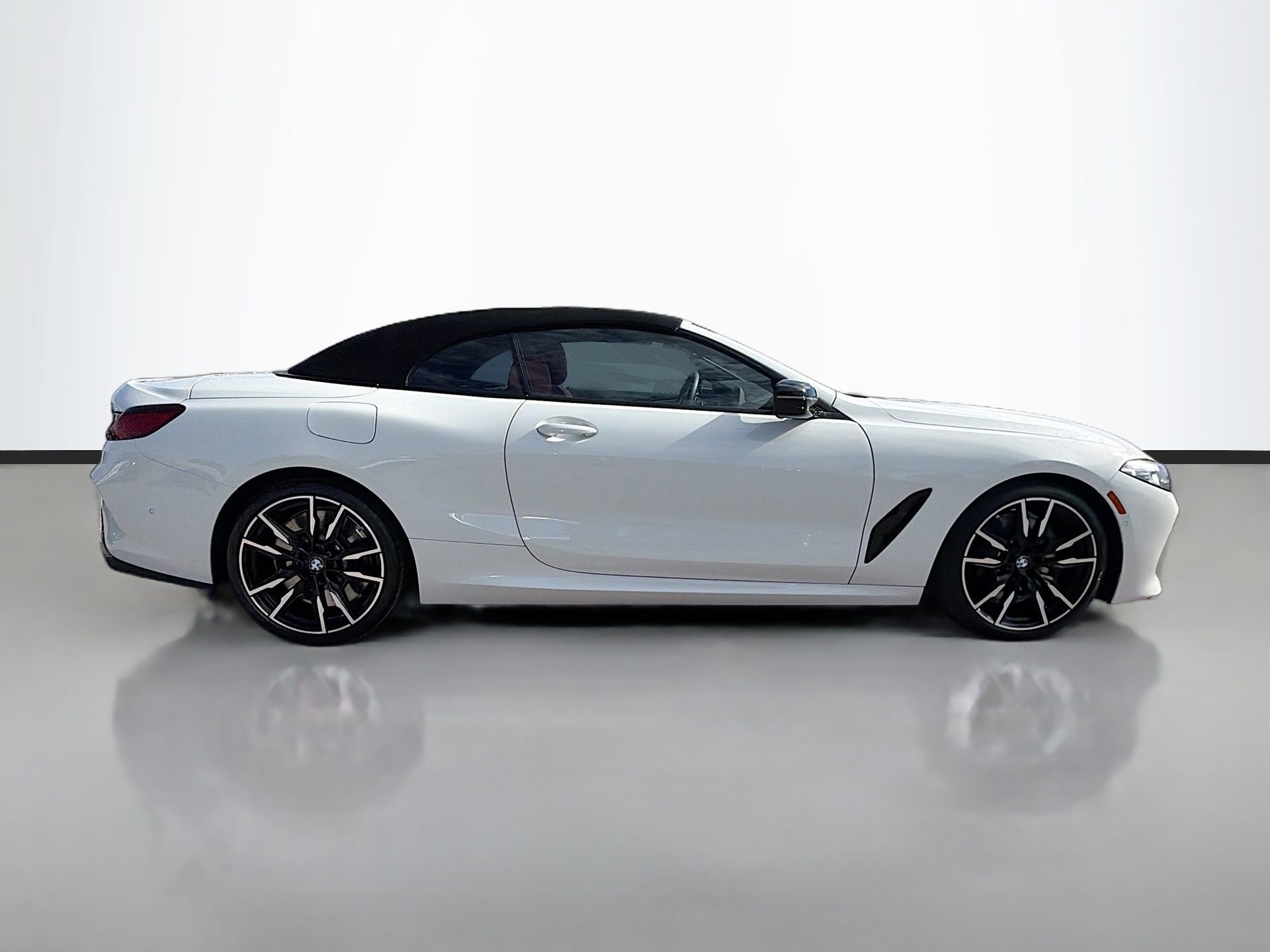 Used 2025 BMW M850i xDrive Convertible image 3