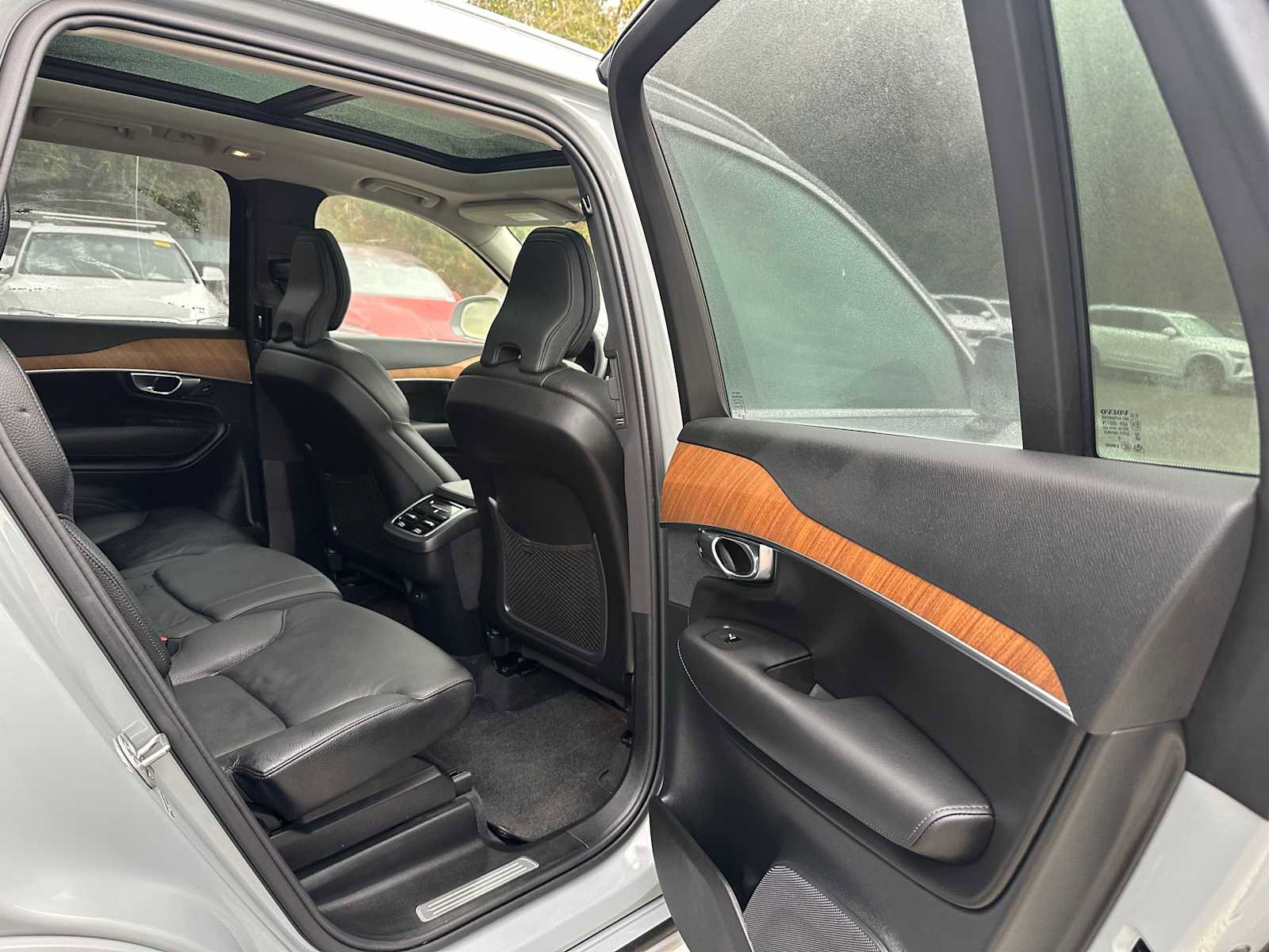 Certified 2025 Volvo XC90 B6 Plus image 13