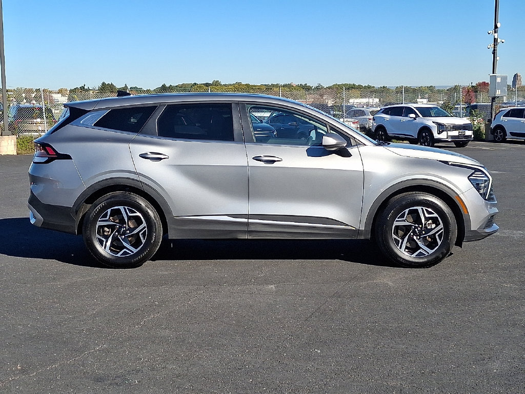 Used 2025 Kia Sportage LX FWD image 7