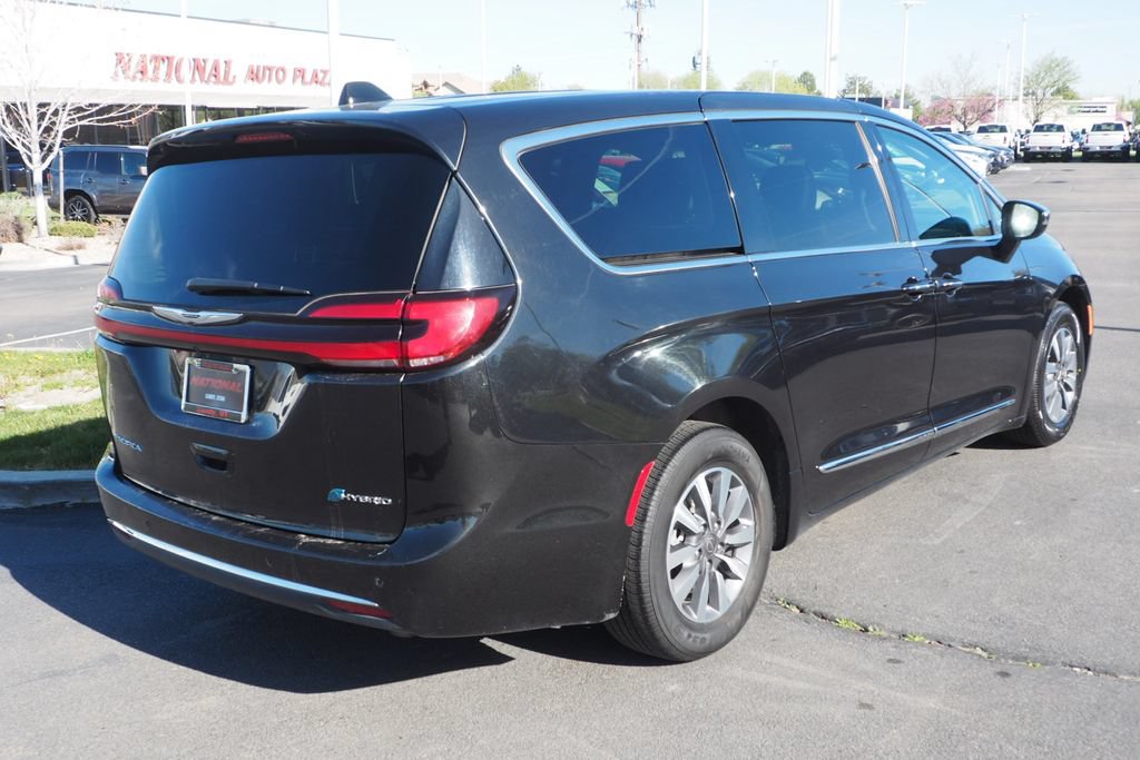 Used 2023 Chrysler Pacifica Limited FWD image 6