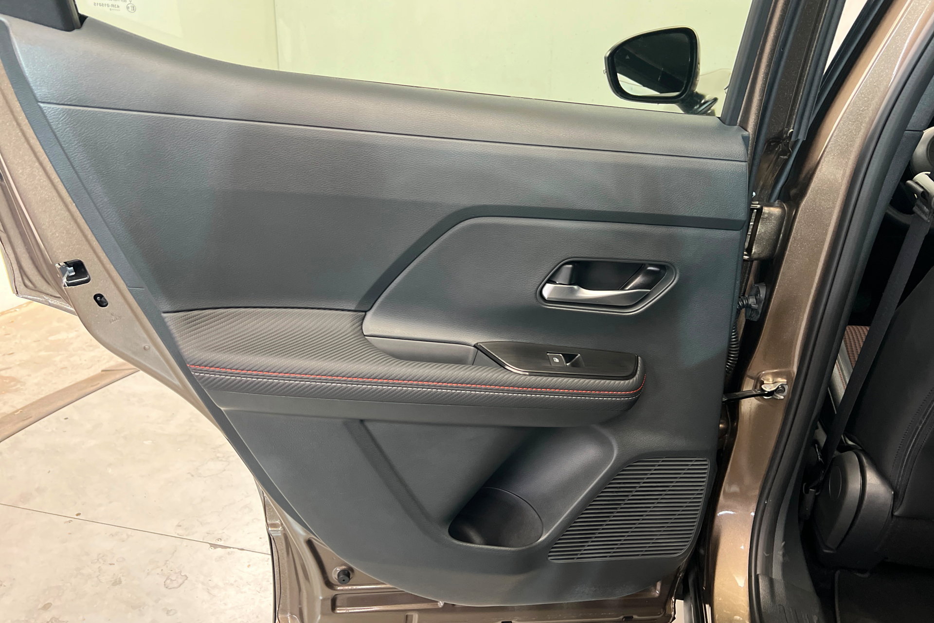 Used 2025 Nissan Kicks SR FWD image 19