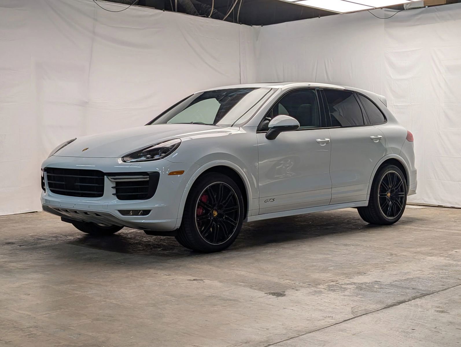 Used 2016 Porsche Cayenne GTS AWD/4WD image 3