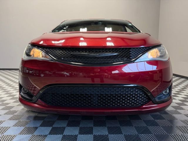 Used 2020 Chrysler Pacifica Touring-L AWD/4WD image 3