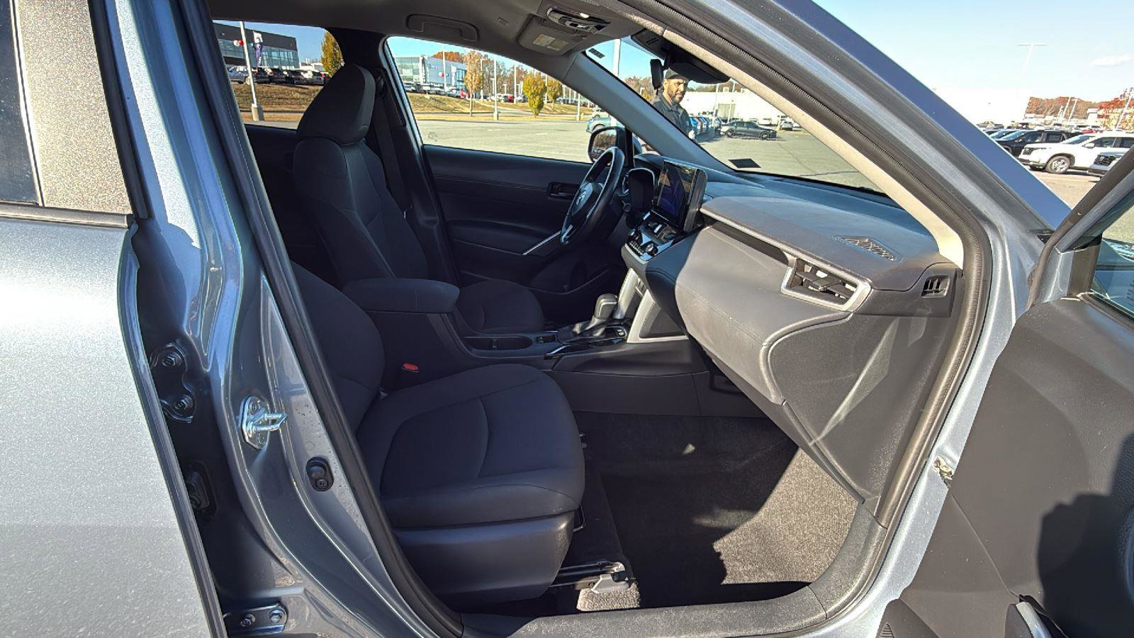 Used 2023 Toyota Corolla Cross LE image 17