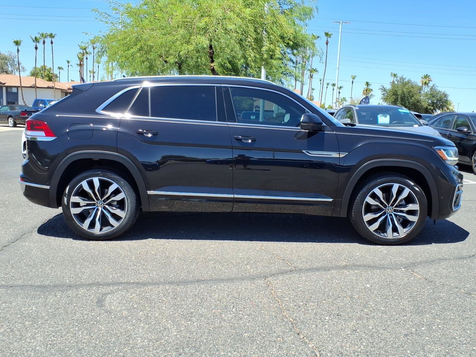 Certified 2022 Volkswagen Atlas Cross Sport SEL Premium R-Line AWD/4WD image 8