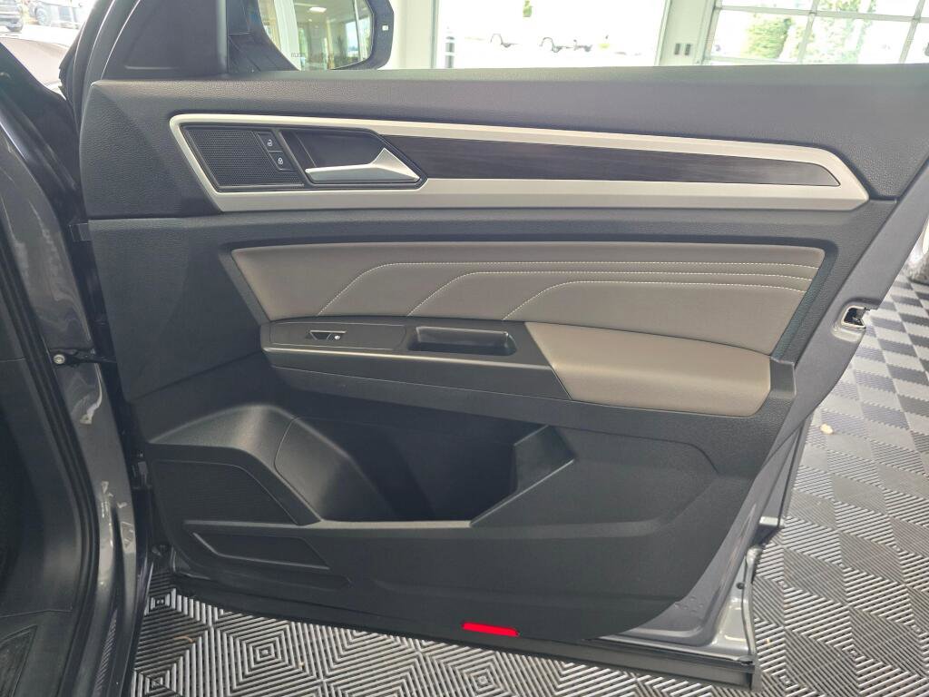 Used 2023 Volkswagen Atlas SE w/ Panoramic Sunroof Package image 44