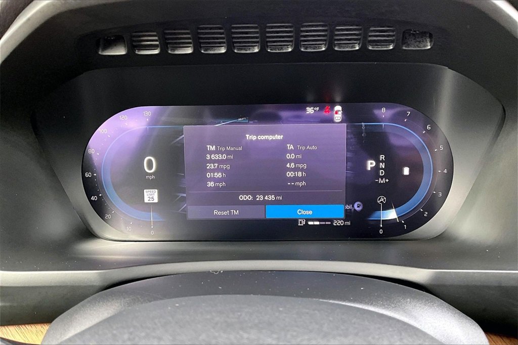 Used 2023 Volvo XC90 B6 Plus image 13