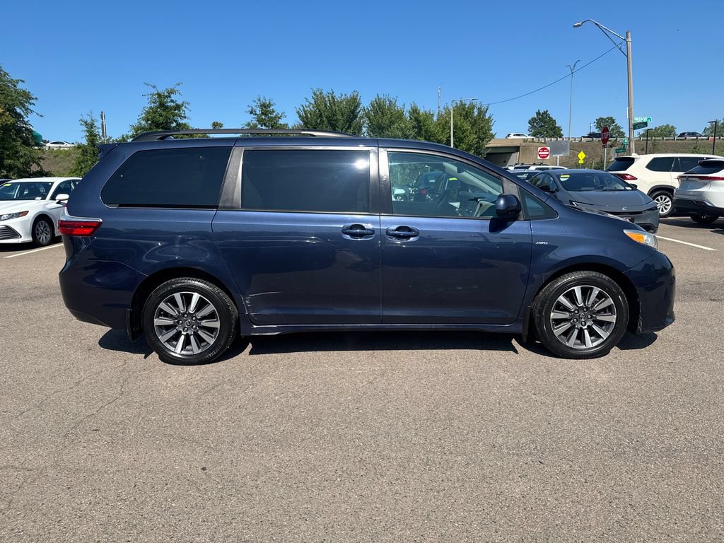 Used 2018 Toyota Sienna LE AWD/4WD image 10