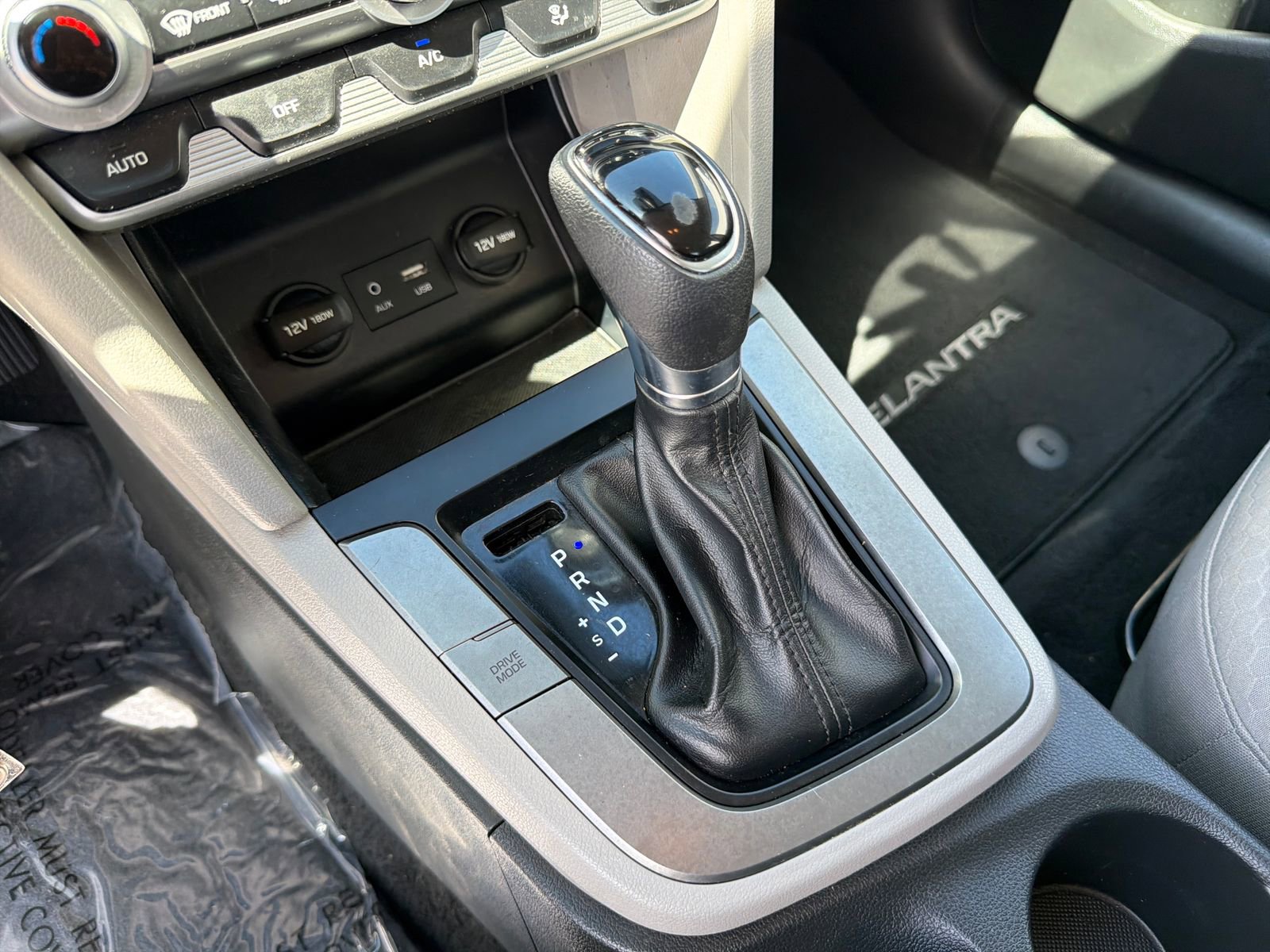 Used 2020 Hyundai Elantra SE image 17