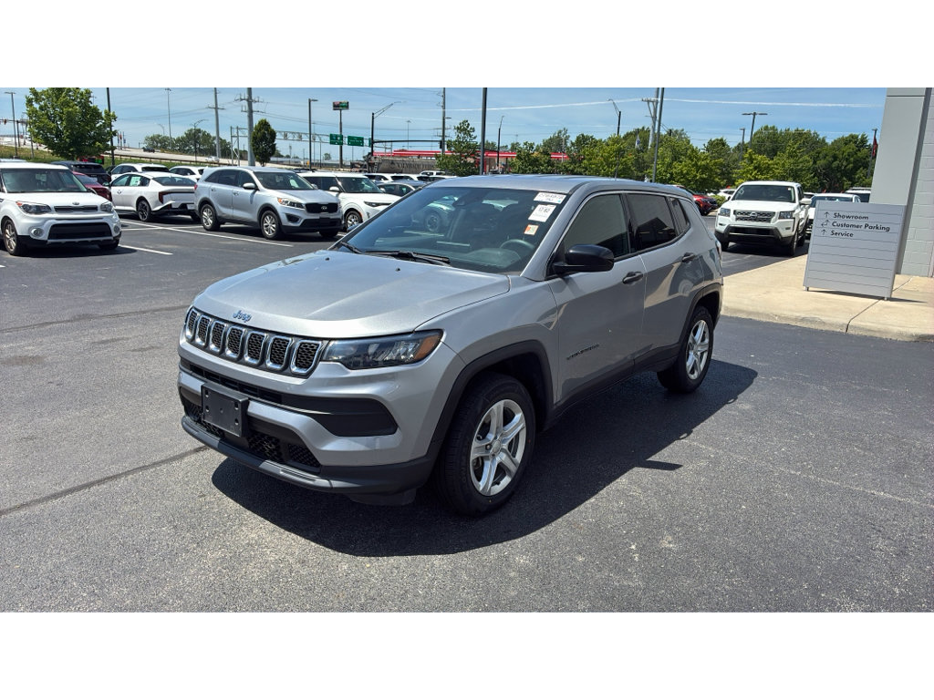 Used 2023 Jeep Compass Sport AWD/4WD image 2