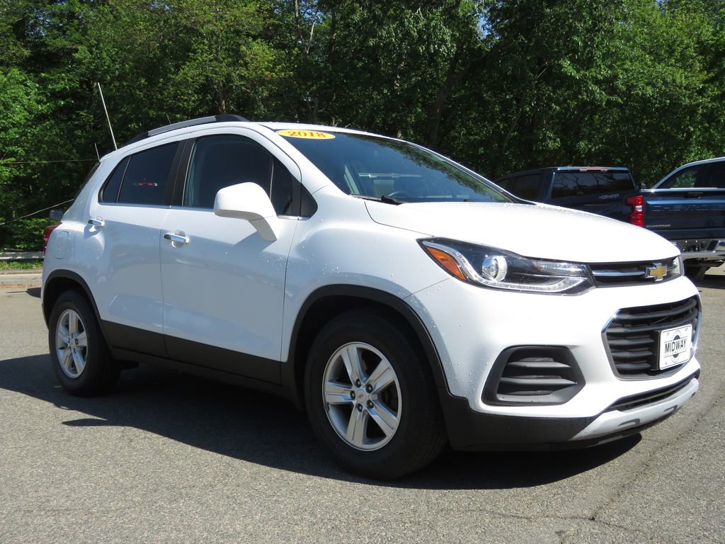 Used 2018 Chevrolet Trax LT w/ LT Convenience Package FWD image 3