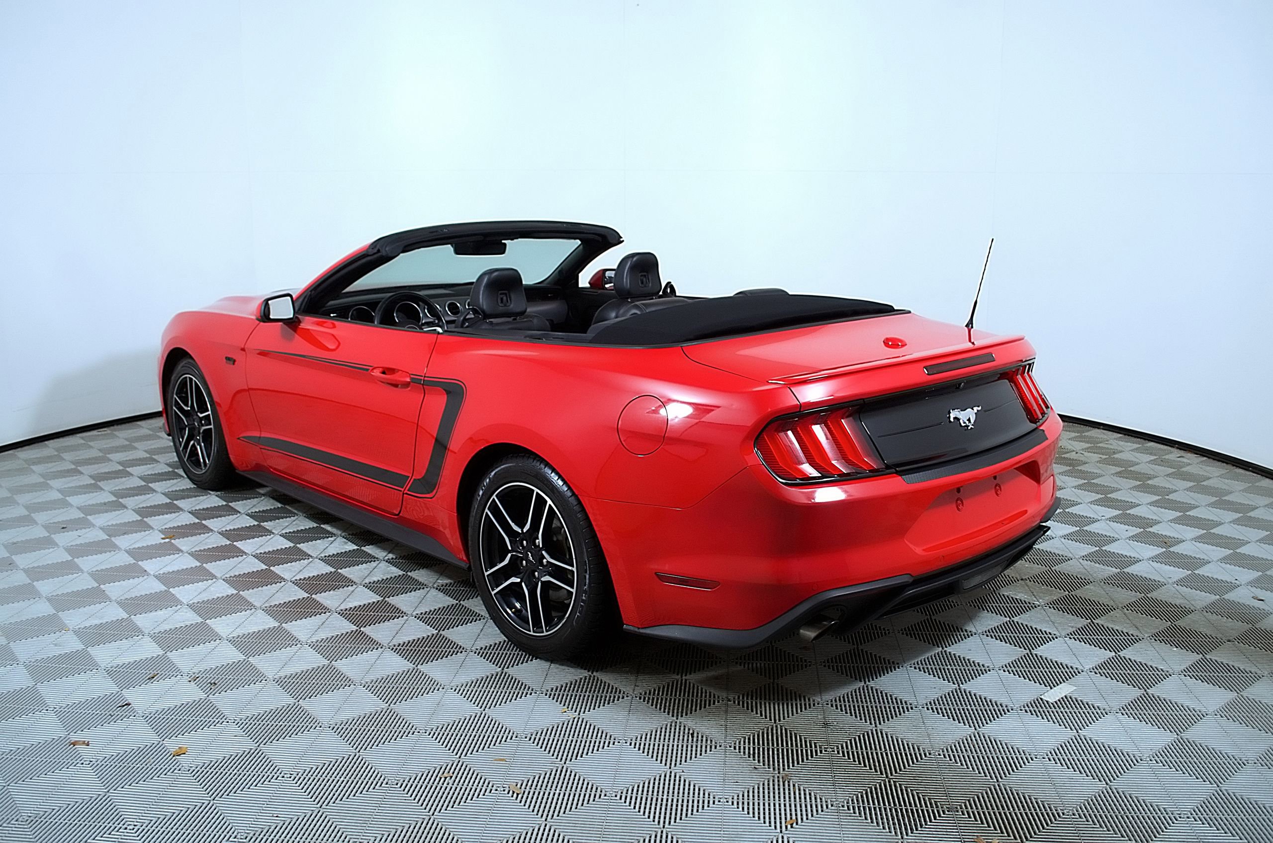 Used 2022 Ford Mustang Premium RWD image 9