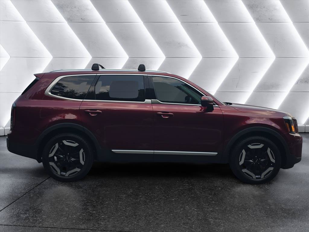 Used 2024 Kia Telluride EX w/ EX Captain's Chair Package FWD image 6