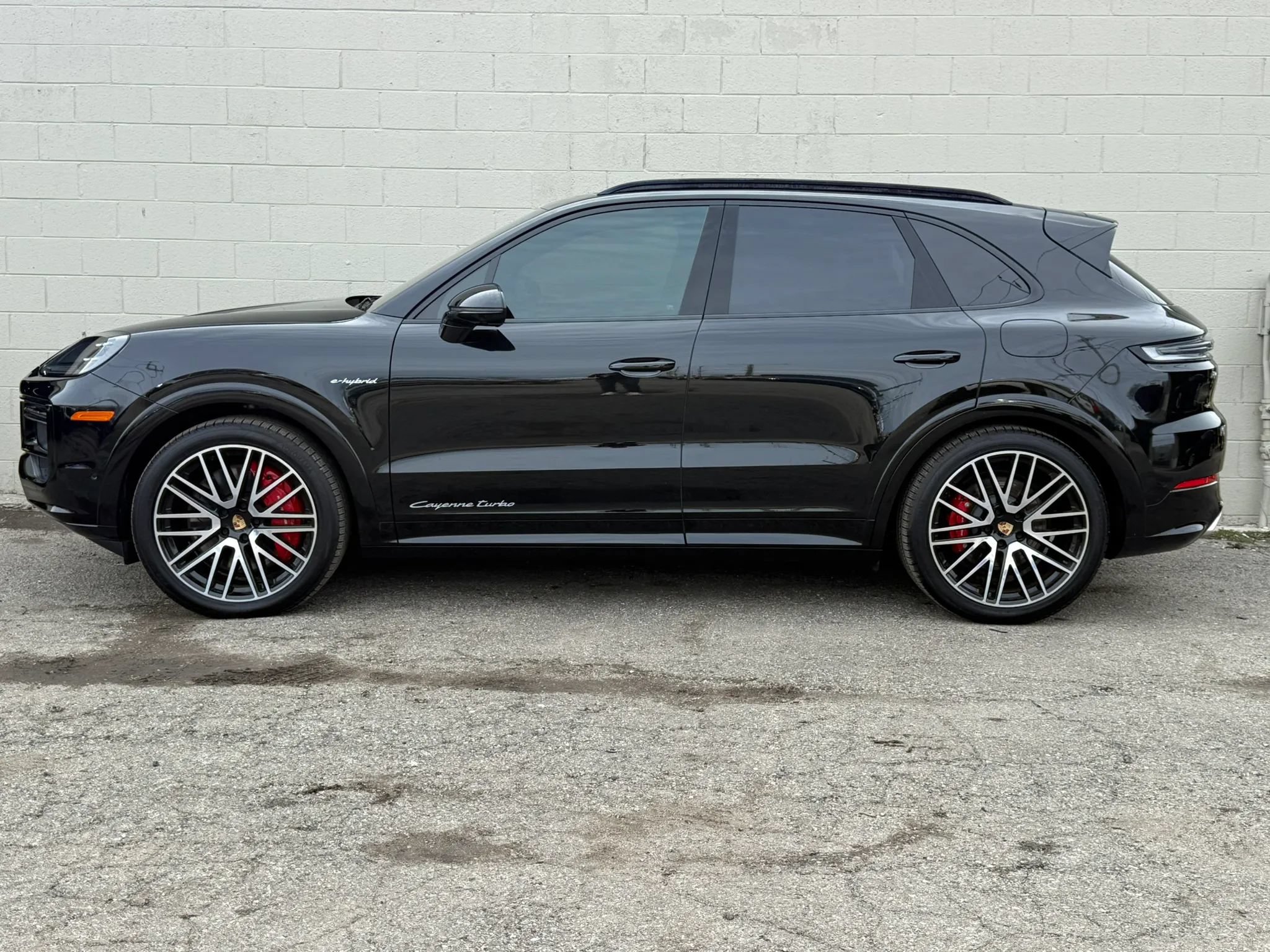 Used 2024 Porsche Cayenne Turbo AWD/4WD image 7