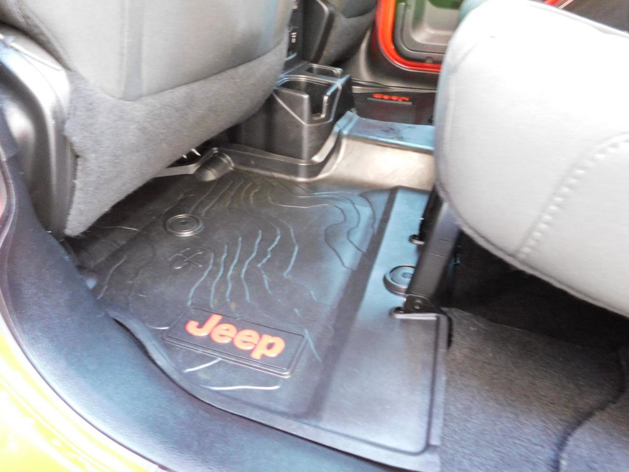 Used 2018 Jeep Wrangler Unlimited Sahara w/ Uconnect 4C Nav & Sound Group image 22