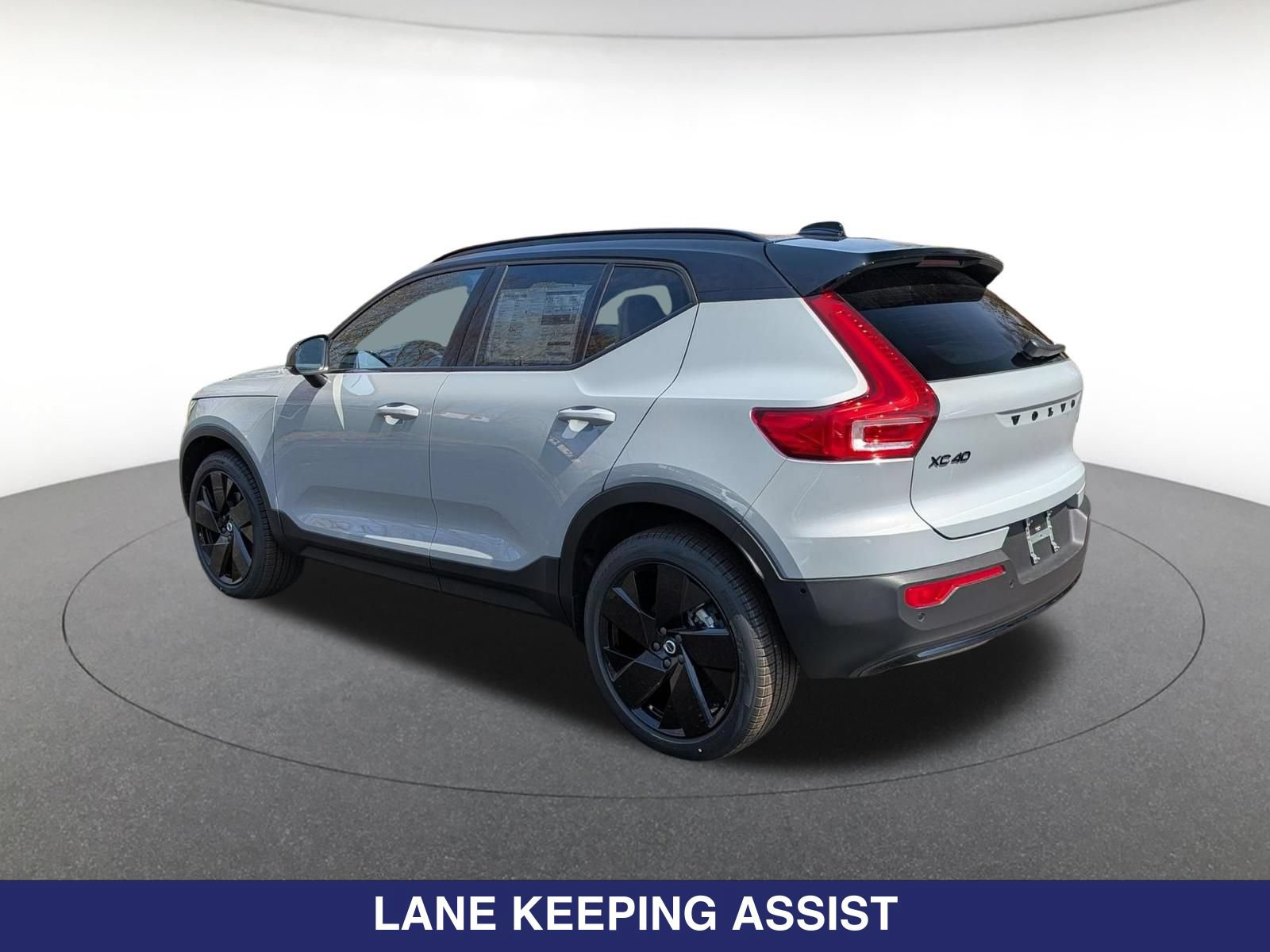 New 2026 Volvo XC40 B5 Ultra w/ Climate Package AWD/4WD image 3