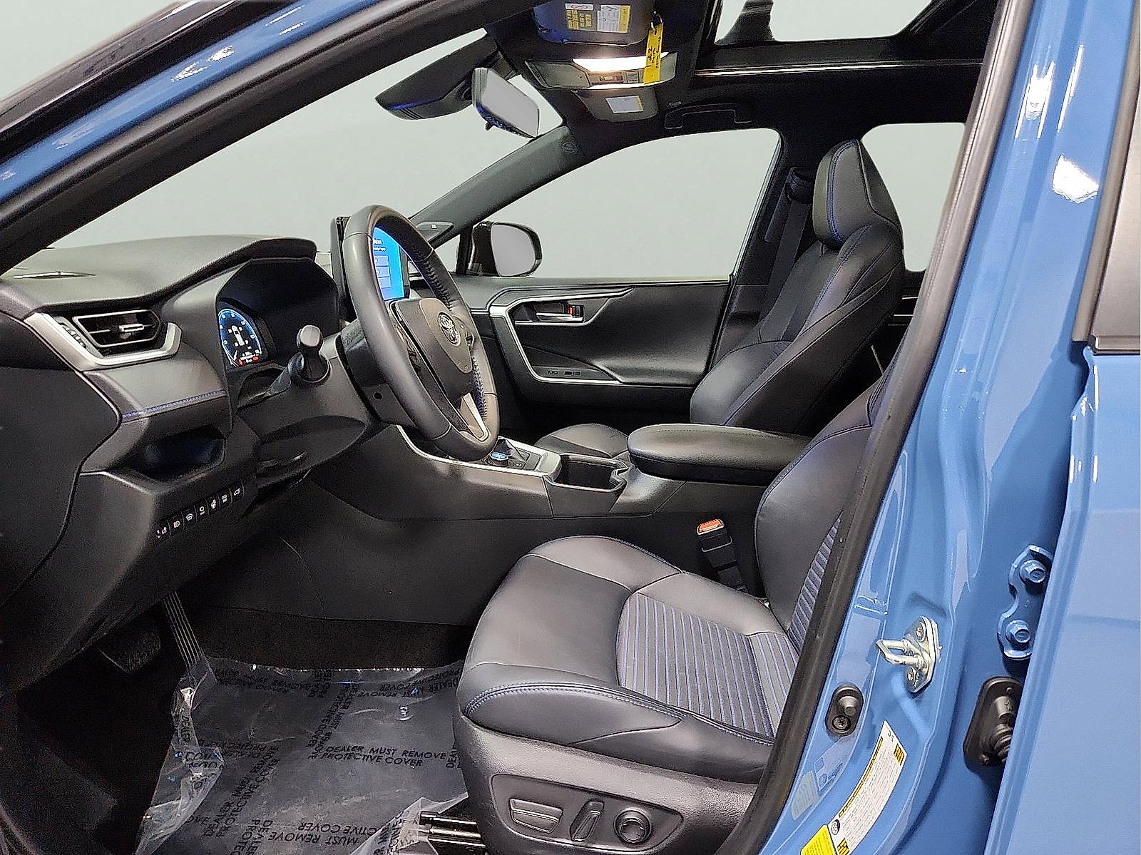 Used 2025 Toyota RAV4 XSE w/ Advanced Technology Package AWD/4WD image 13