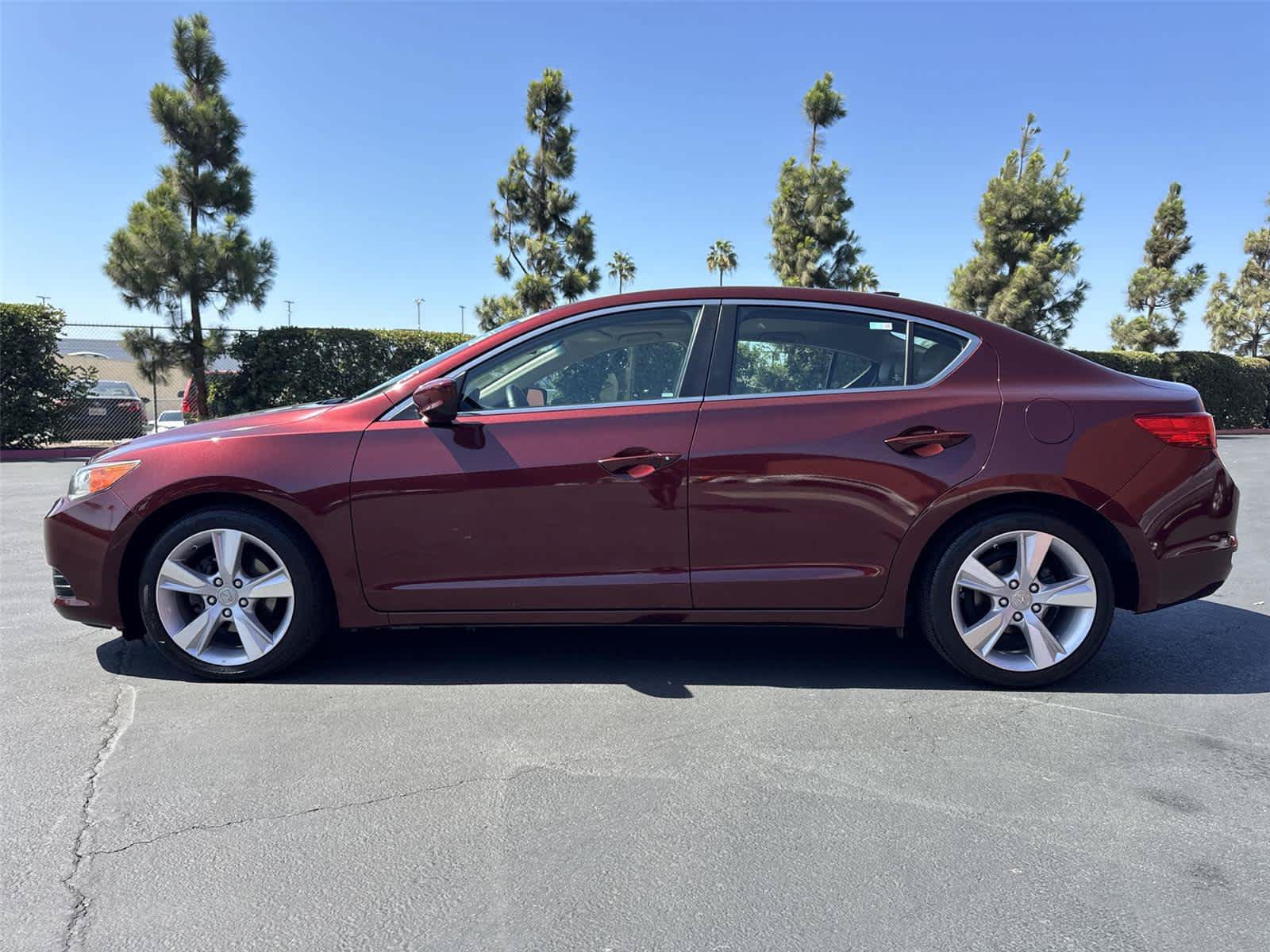 Used 2015 Acura ILX w/ Technology Package FWD image 3