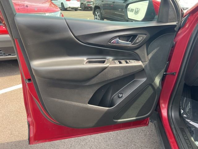 Used 2018 Chevrolet Equinox LT w/ Sun & Infotainment Package image 4