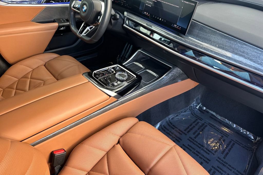 Used 2023 BMW 740i image 16