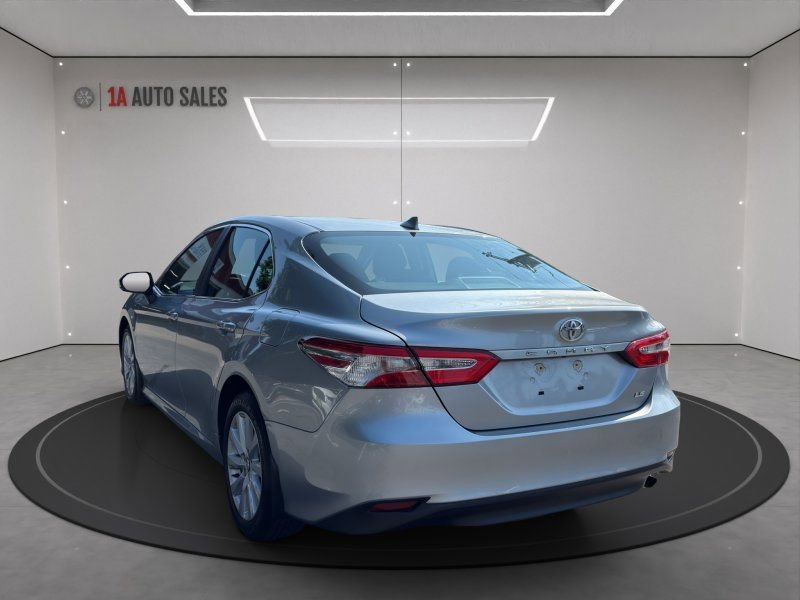 Used 2020 Toyota Camry LE image 3