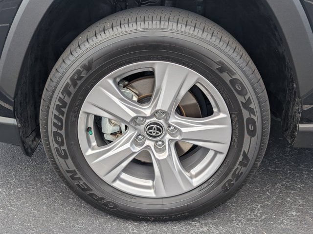 Used 2025 Toyota RAV4 LE AWD/4WD image 11