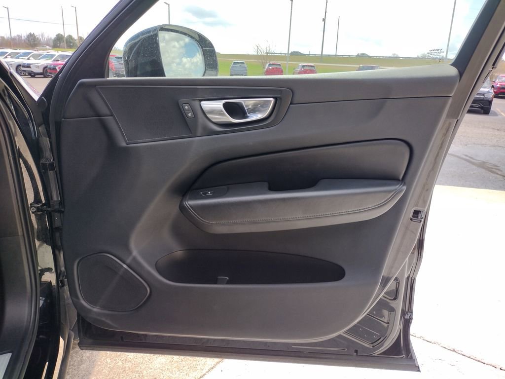 Used 2023 Volvo XC60 B5 Core AWD/4WD image 21