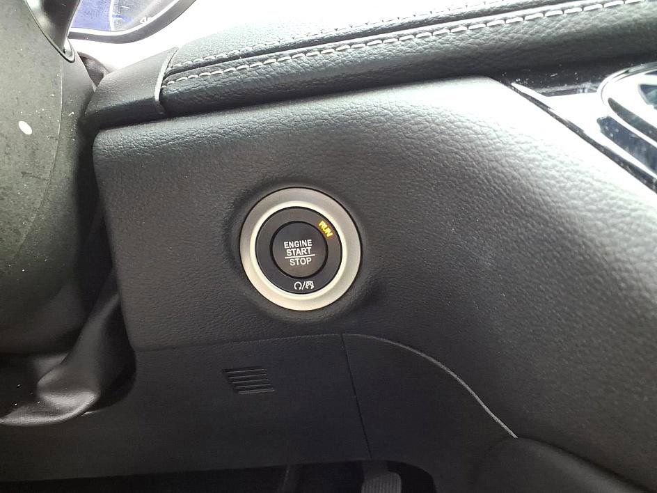 Used 2023 Chrysler Pacifica Limited w/ S Appearance Package image 34