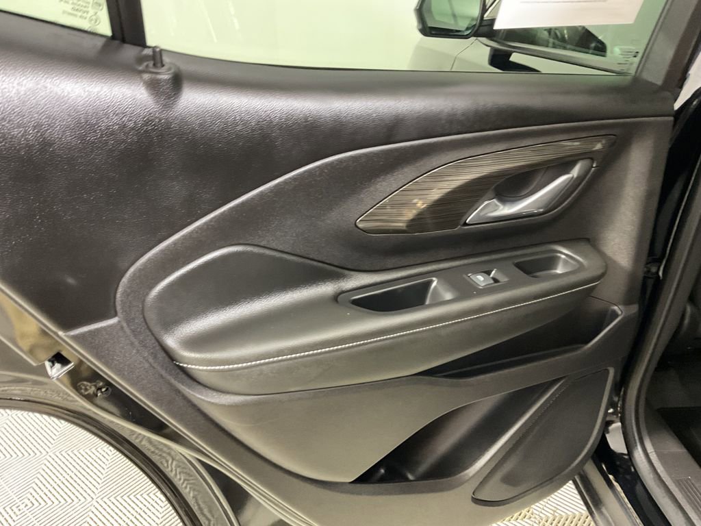 Used 2024 GMC Terrain SLE image 18