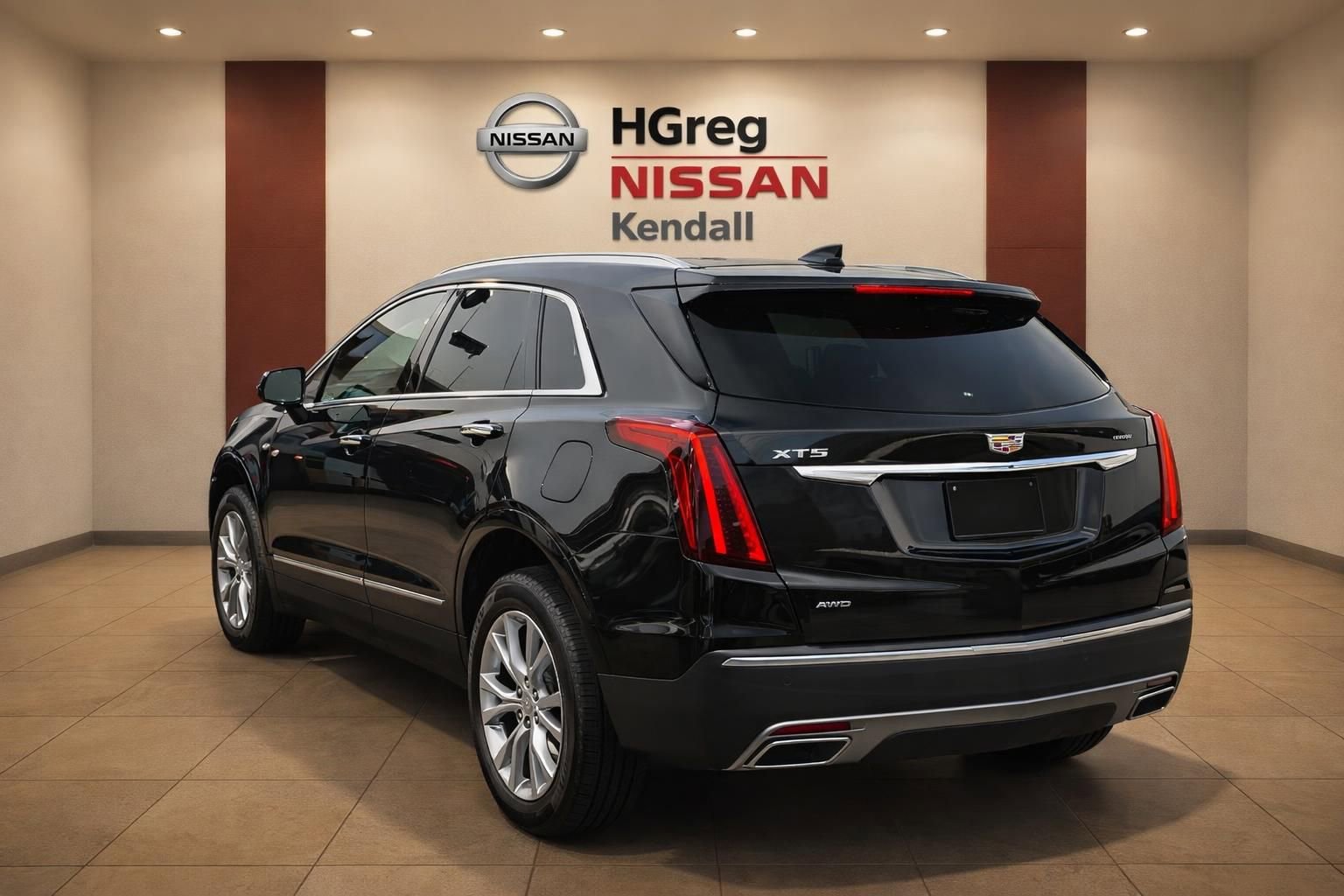 Used 2020 Cadillac XT5 Premium Luxury AWD/4WD image 2