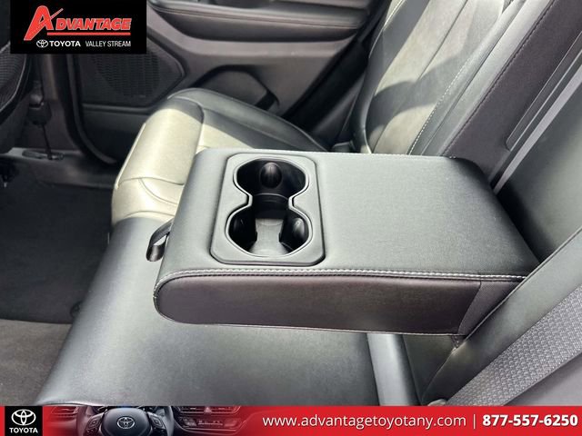 Used 2023 Jeep Grand Cherokee Limited w/ Black Appearance Package AWD/4WD image 14