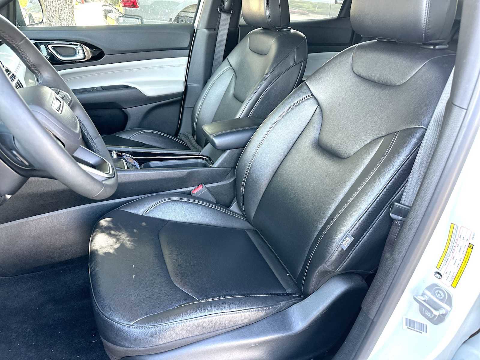 Used 2025 Jeep Compass Limited AWD/4WD image 17