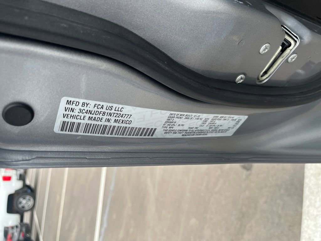 Used 2022 Jeep Compass Latitude image 28