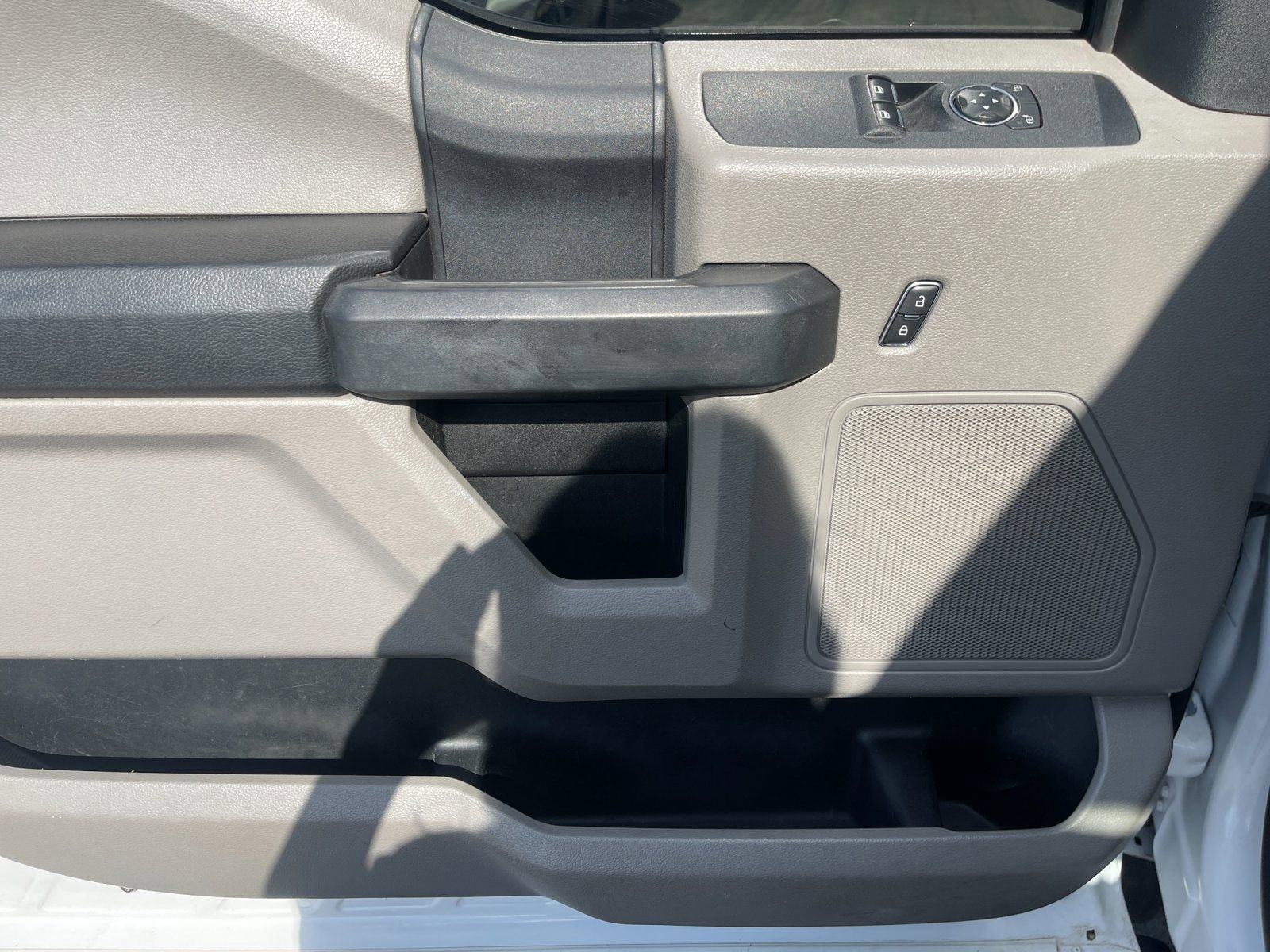 Used 2018 Ford F550 2WD Regular Cab Super Duty image 12