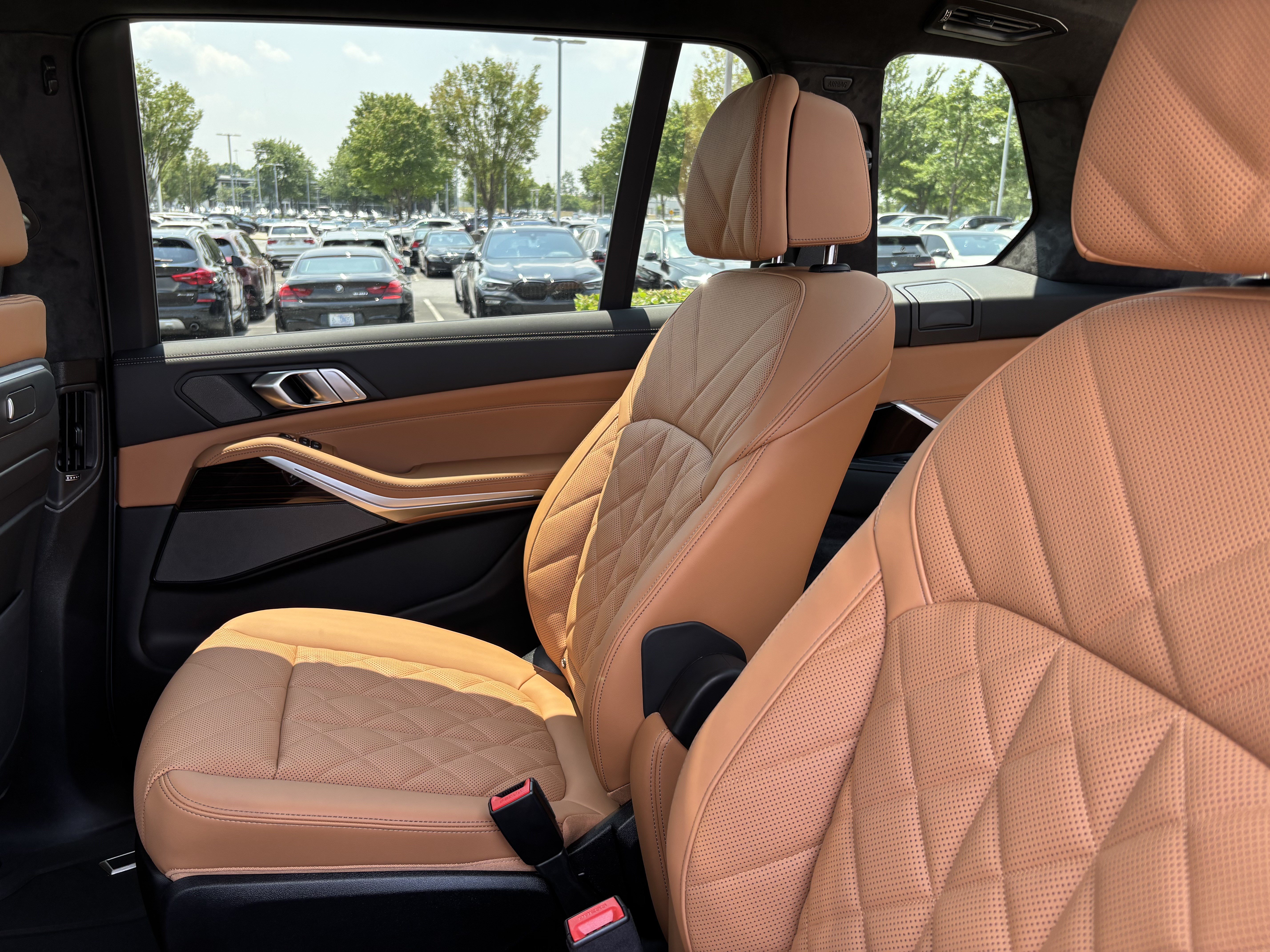 Used 2026 BMW X7 xDrive40i w/ M Sport Package AWD/4WD image 33
