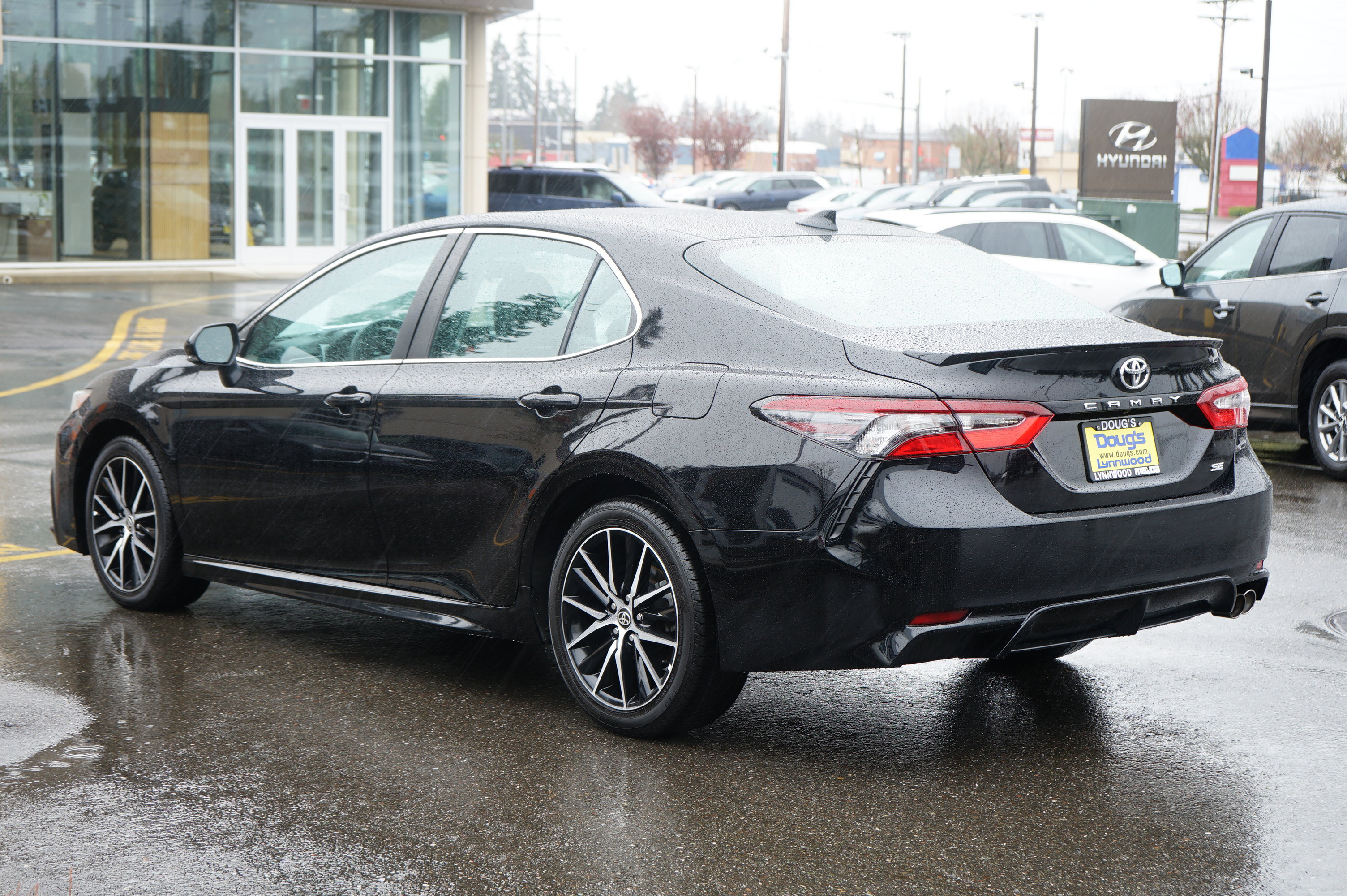 Used 2023 Toyota Camry SE image 6