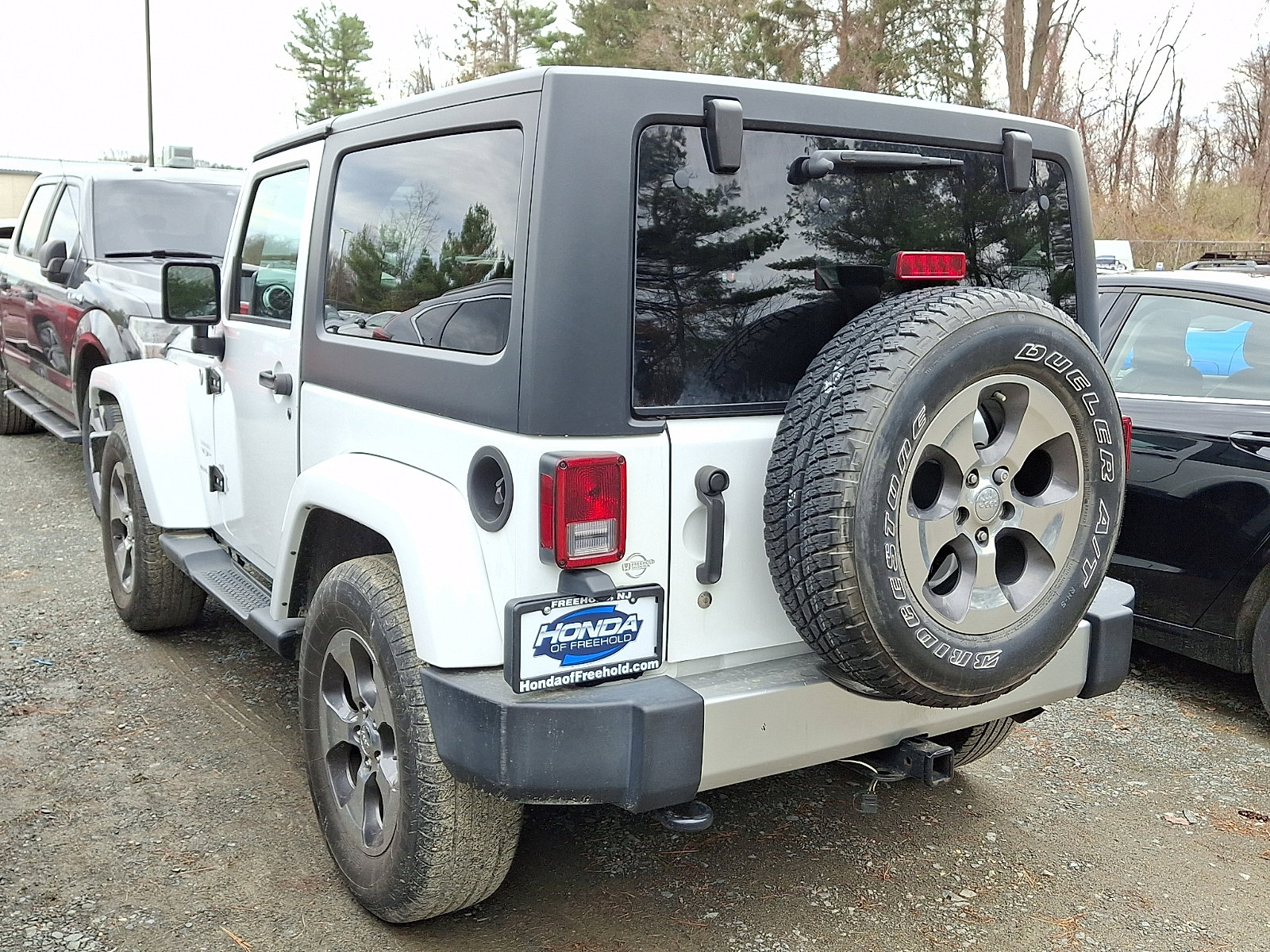 Used 2018 Jeep Wrangler Sahara w/ Connectivity Group AWD/4WD image 4