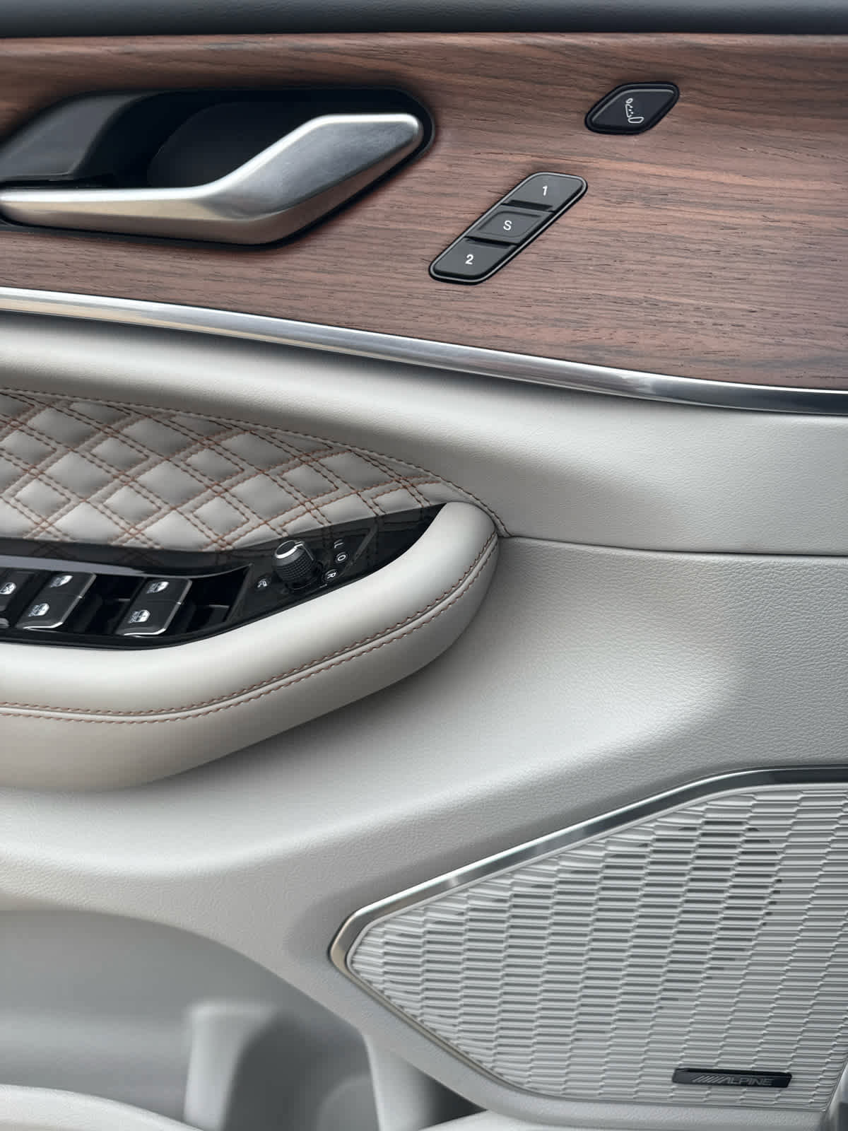 Used 2022 Jeep Grand Cherokee Summit w/ Adv Protech Group IV image 16