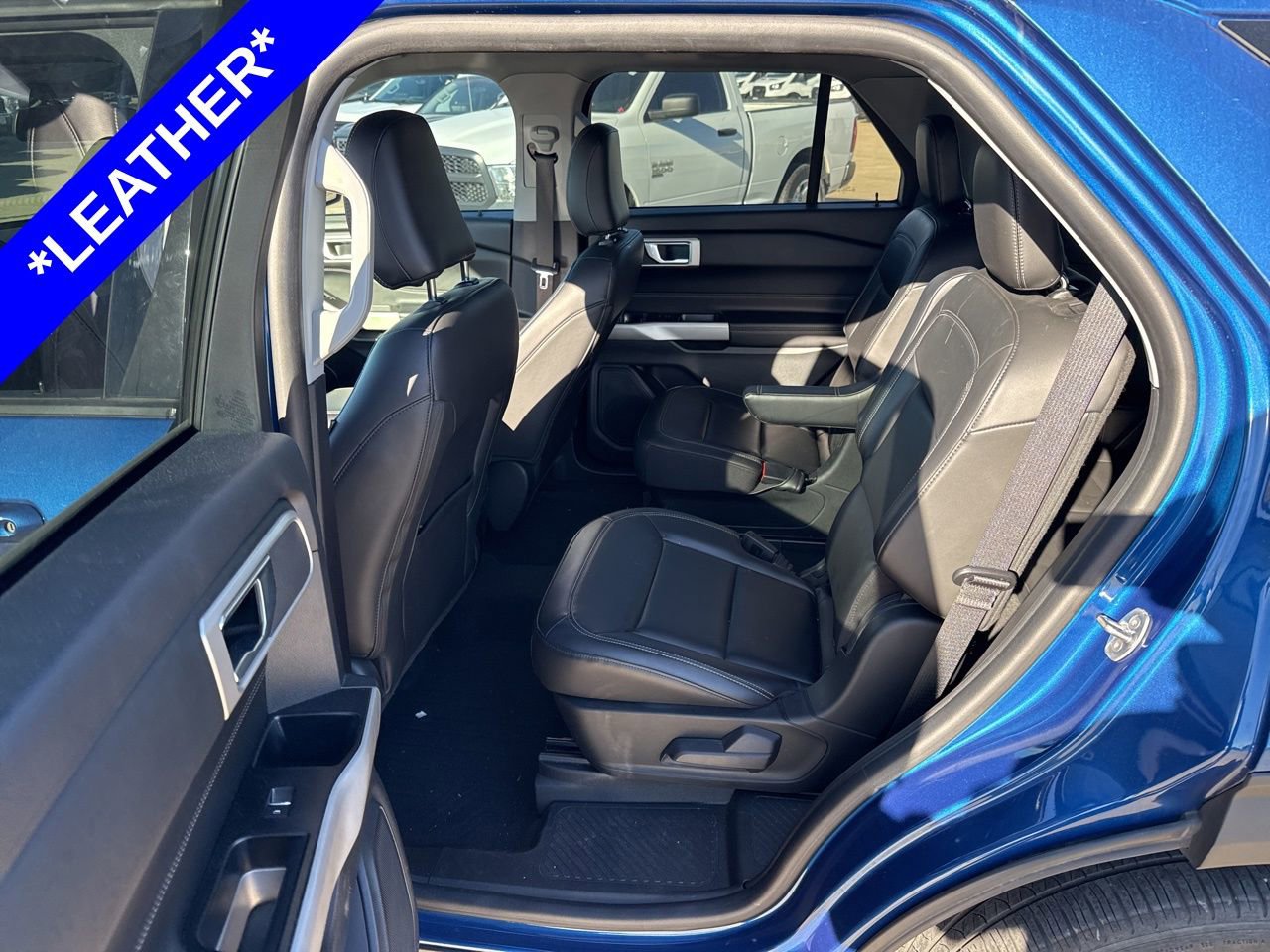 Used 2022 Ford Explorer XLT w/ Equipment Group 202A image 6