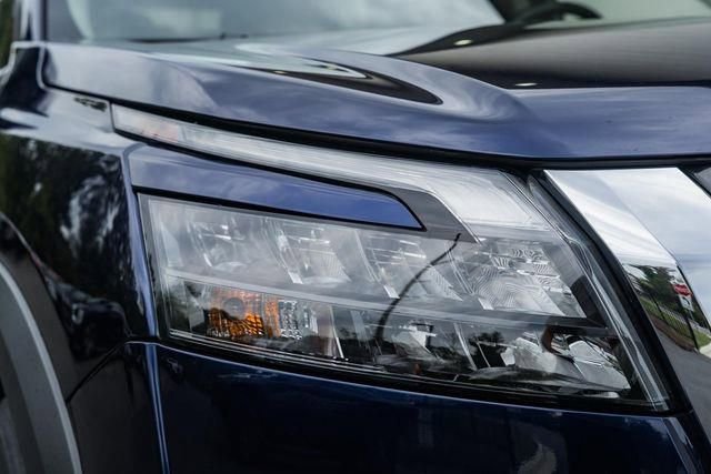 Used 2024 Nissan Pathfinder SV image 13