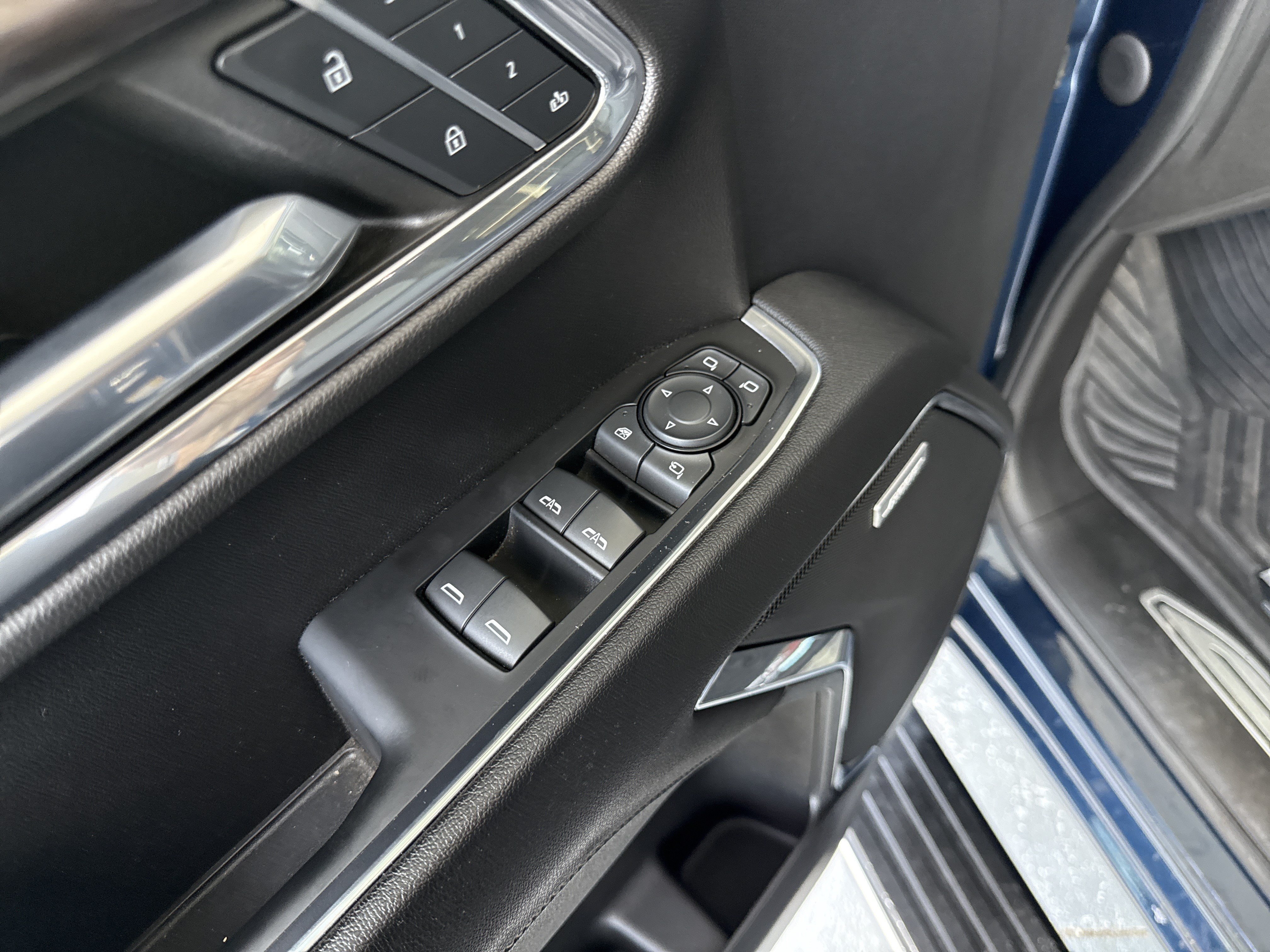 Used 2023 Chevrolet Silverado 1500 LTZ w/ LTZ Premium Package AWD/4WD image 14